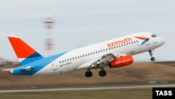 An aircraft from Russian airline Azimuth takes off from Moscow on May 19. (file photo)