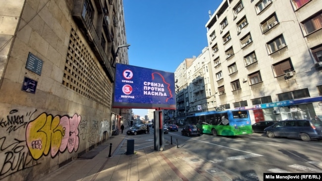 Një billbord i koalicionit "Serbia kundër dhunës" në Beograd.