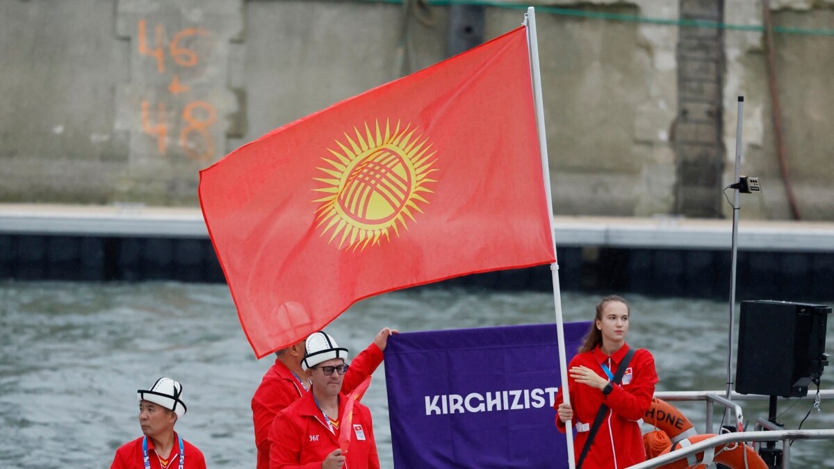 Париж-2024: Сенадагы парад, жамгыр алдындагы шоу