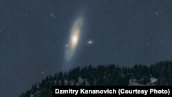Фотакаляж галяктыкі Андрамэды над Альпамі беларуса Дзьмітрыя Канановіча выбралі як фота дня на старонцы NASA
