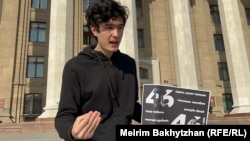 Holding a one-man picket on November 4, 21-year-old Almaty resident Ilyas Beisenbay called for labor rights to be observed in Kazakhstan, particularly for miners and oil workers following a powerful blast that killed 46 miners in the Karaganda region in October. (Meirim Bakhytzhan, RFE/RL's Kazakh Service)