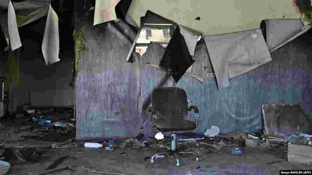 A chair sits amid the rubble of a destroyed beauty salon in Lyman. Since Kyiv launched its counteroffensive in early June, aided by weapons supplied by its Western allies, it has taken back more than 210 square kilometers of land, Ukrainian Deputy Defense Minister Hanna Malyar said on July 17. &nbsp;