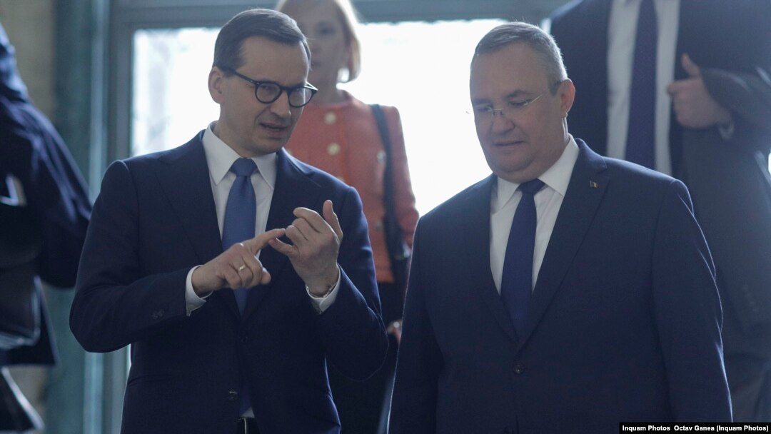 Premierul Poloniei, Mateusz Morawiecki (stânga) s-a aflat marți, 28 martie, la București. El s-a întâlnit cu premierul Nicolae Ciucă (dreapta), dar și cu președintele Klaus Iohannis.