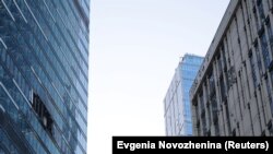 Пошкоджений фасад офісних будівель у Москві після повідомлення про атаку безпілотника, 1 серпня 2023 року.