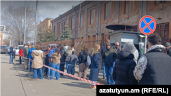 Armenia - Russian nationals line up in Gyumri to vote in a Russian presidential election, March 17, 2024.