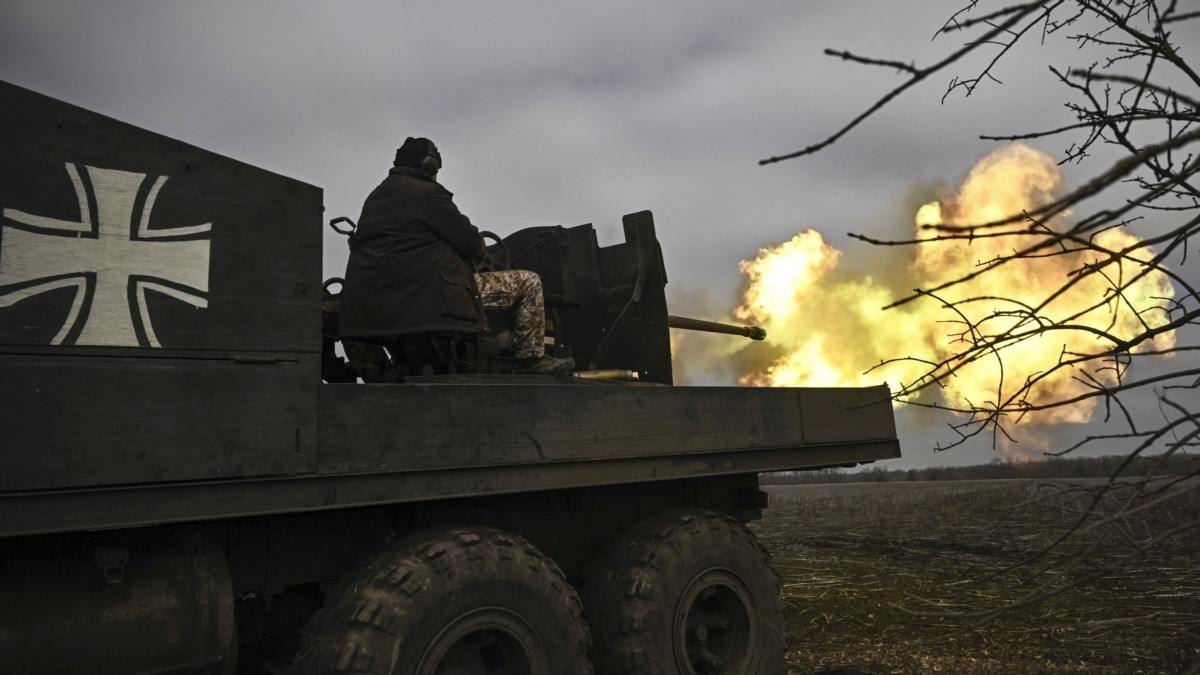 Тривають бої за Бахмут, відбито численні атаки військ РФ в районі Мар’їнки – Генштаб