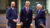 Președintele CE, Charles Michel (de la stânga la dreapta), secretarul general NATO, Jens Stoltenberg, și Înaltul Reprezentant UE pentru afaceri externe, Josep Borrell, la summitul liderilor UE, Bruxelles, 29 iunie.