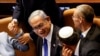 Benjámín Netanjáhú izraeli miniszterelnök a Knesszetben a legfelsőbb bíróság jogköreit korlátozó törvényjavaslatról szóló szavazás előtt. Jeruzsálem, 2023. július 24.