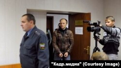 Фотограф Денис Синяков в суде. Фото: Reuters