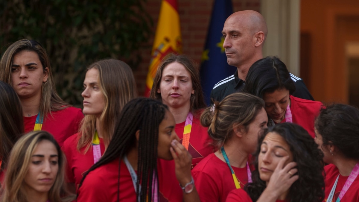 Rubiales’ mother went on hunger strike.  The fans are waiting for the decision of the federation leadership