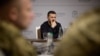 Președintele ucrainean Volodimir Zelenski a participat la o întâlnire cu înalți oficiali militari din regiunea Harkov pe 16 mai.