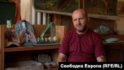 Евгени Младенов - фотограф и създател на Музея на комунизма в село Баните