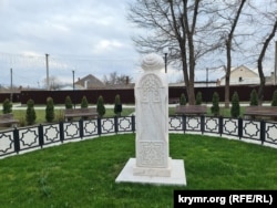 Памятник трем Азизам в Белогорске