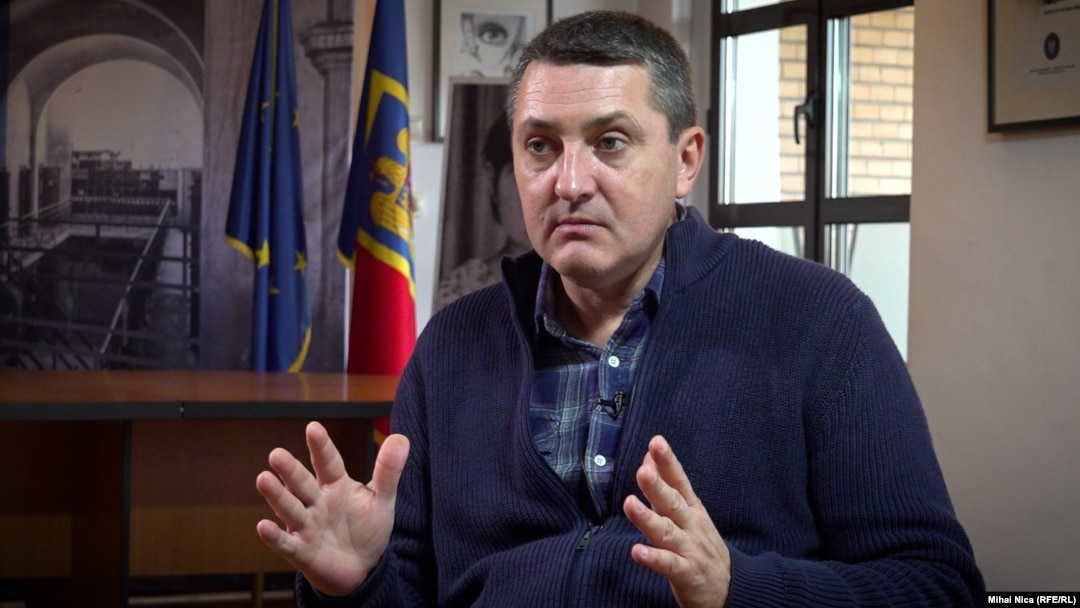 Istoricul Cosmin Popa este specializat în istoria Rusiei, a URSS și a fostului spațiu sovietic.