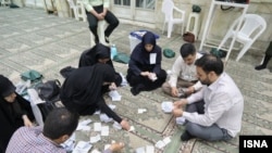 İranda prezident seçkisində səslərin sayılması