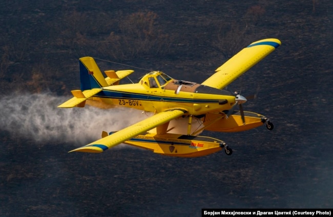Një avion i njohur si "air tractor", më 2023.