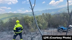 Vatrogasac na području makedonske opštine Negotino, juli 2024.