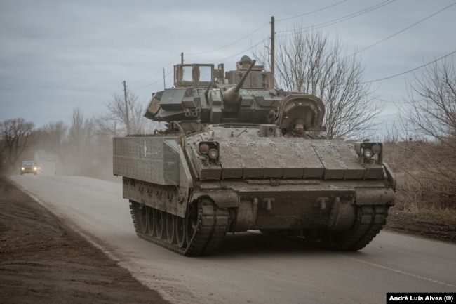 Bradley BMP i Forcave të Armatosura të Ukrainës pranë Avdiivka