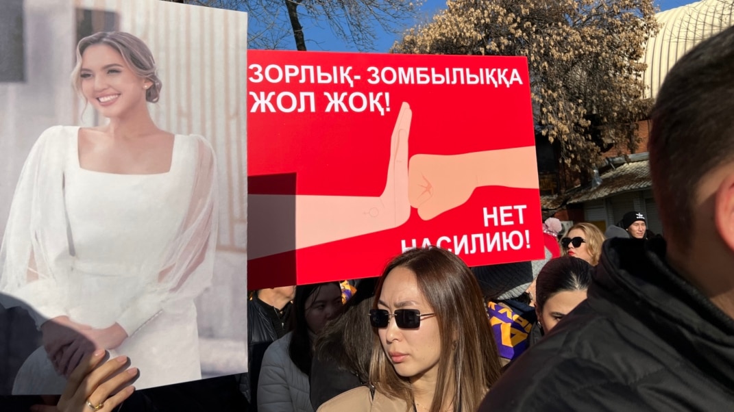 Катя Самбуканың қынап суреті