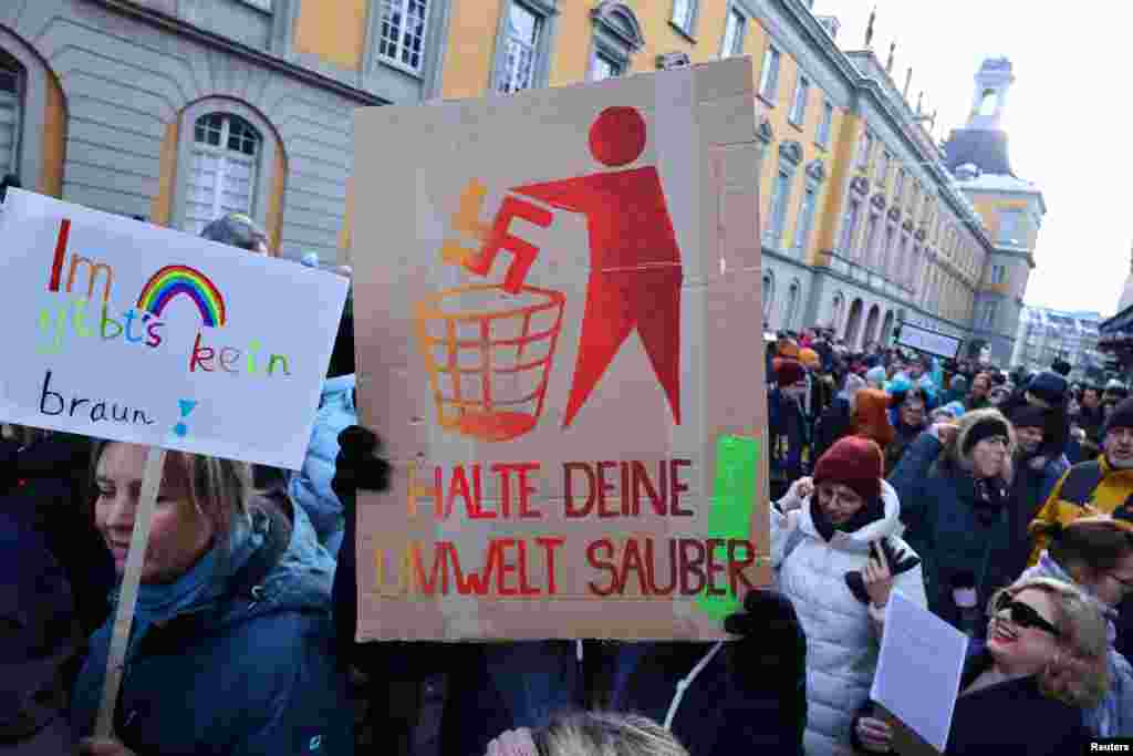&bdquo;Păstrați-vă mediul curat&rdquo;, încurajează un protestatar din Bonn, 21 ianuarie.