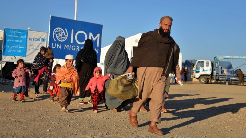 در جریان یک هفته، بیش از ۱۷ هزار مهاجر افغان از ایران و پاکستان به افغانستان برگشت داده شده اند