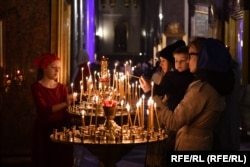 Служба в соборе в Петербурге. Иллюстративное фото