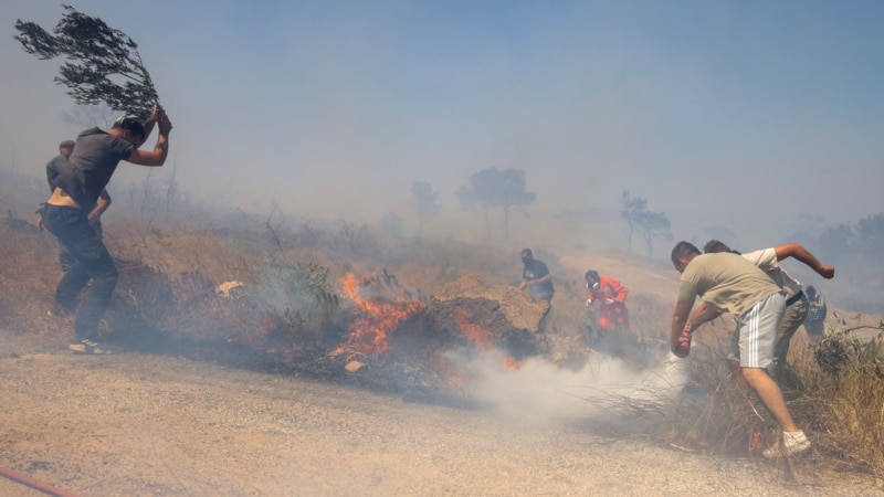 Šumski požari u blizini Atine