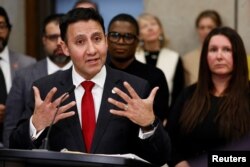 Kanadski ministar pravosuđa, Arif Virani tokom obraćanja medijima povodom prijedloga zakona o štetnosti interneta, Ottawa, 26. februar 2024.