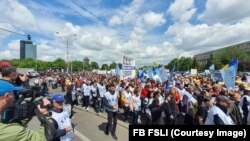 Peste 15.000 de sindicaliști din domeniul Educației au luat parte la protestele de pe străzile Bucureștiului în 10 mai 2023