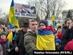 Акція протесту біля російського посольства у Варшаві. Польща, Варшава, 24 лютого 2024 року