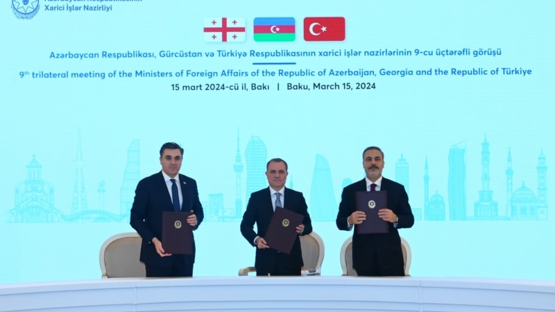 Главы МИД Грузии, Азербайджана и Турции поговорили о мире в регионе