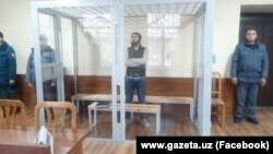 Блогер Олимжон Хайдаров в зале суда. 