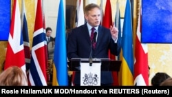 Міністр оборони Великої Британії Грант Шеппс записав відео з центру Києва і закликав міжнародну спільноту підтримати Україну