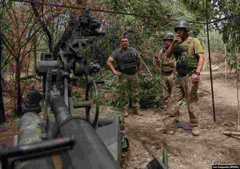 Артилеристи 406-ї бригади на бойовій позиції у Херсонській області. Серпень 2023 року