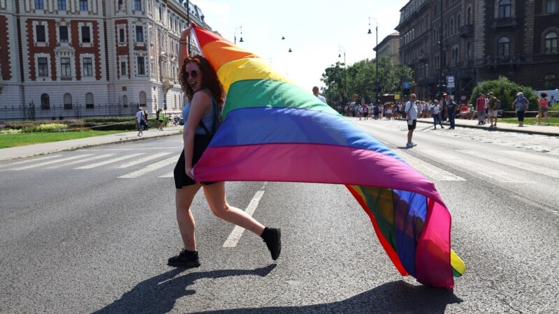 Kormányrendelet tiltja, hogy kitűzzék a szivárványos LMBTQ-zászlót kormányzati, állami intézményekre
