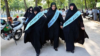 Čuvarce hidžaba patroliraju javnim prostorima Teherana kako bi se suočile sa ženama koje ne nose obaveznu maramu.
