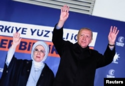 Реджеп Ердоган и съпругата му Емине след първия тур на изборите