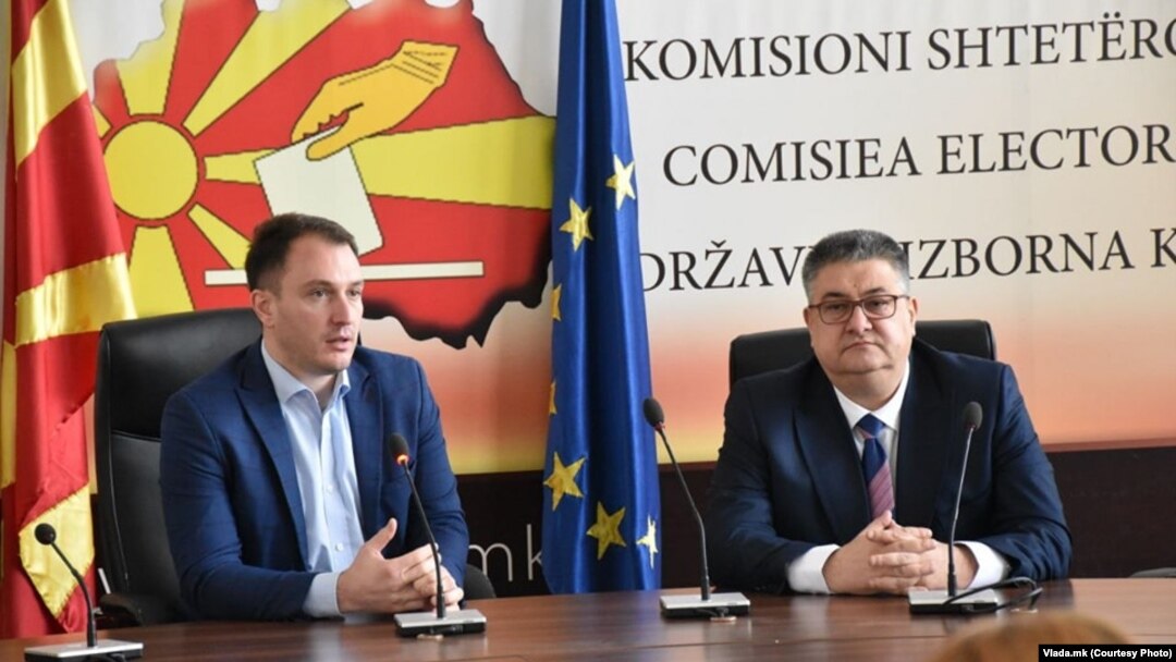 Министерот за дигитализација Стефан Андоновски (лево) и министерот за јавна администрација Горан Минчев (десно)