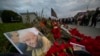 Fotografija Jevgenija Prigožina uz cveće nakon objave o padu aviona, Sankt Peterburg, 24. avgust