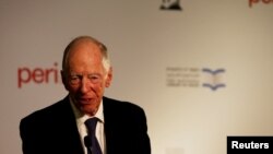 Lord Jacob Rothschild tokom potpisivanja sporazuma između državnih biblioteka Izraela i Rusije u Jeruzalemu 7. 11. 2017.