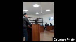 Получивший ранение полицейский Жандос Естаев в суде
