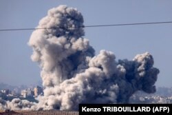 Dim iznad Pojasa Gaze tokom izraelskog bombardovanja, 17. novembar 2023.