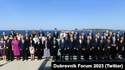 Zajednička fotografija učesnika Dubrovnik Foruma 2023, 8. juli.