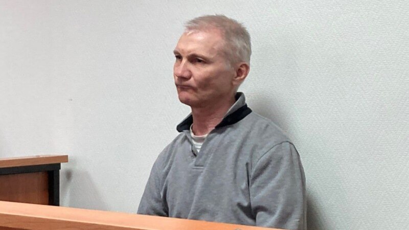 Father Of Russian Sixth Grader Who Drew Anti-War Picture Escapes House Arrest, Given Prison Term In Absentia