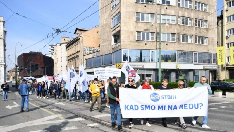 Sindikati radnika  na protestu u Sarajevu  traže hitno povećanje minimalne plate