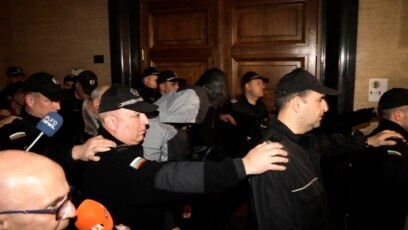 Софийската градска прокуратура СГП предаде на съд петима души за