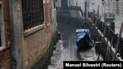 Nasukane gondole u Veneciji
