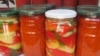 Domaćinstva se najpre odriču ajvara jer je za, primera radi, pet teglica ovog proizvoda potrebno deset kilograma paprika.