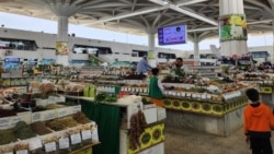 Түркіменстан астанасы Ашғабат қаласының тұрғындары елге Ираннан әкелінетін күнделікті тұтыну тауарлары қат бола бастағанын айтады