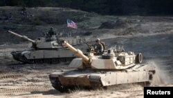 ამერიკული "აბრამსები" წვრთნისას. ადაზი, ლატვია, 26 მარტი, 2021.